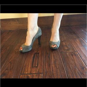 Kate spade suede gray heels size 7.5
